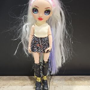 Rainbow High Junior High Amaya Raine 9'' Fashion Doll Outfit And great Condition